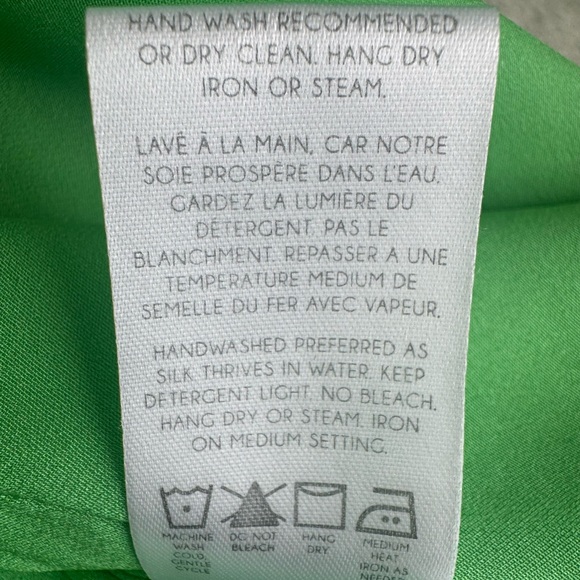 Green Silk Button Down Washable Blouse Small EUC Nouvelle Silk95five - Picture 9 of 10